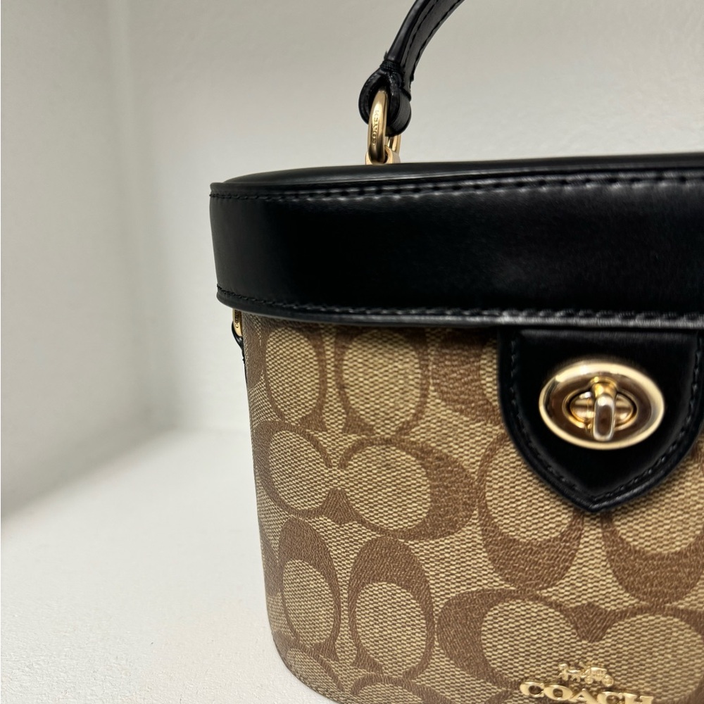 Coach Vanity Bag - Picture 6 of 15